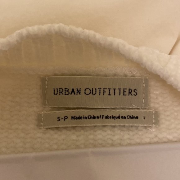 Urban Outfitters white long sleeve button crop top - Picture 2 of 2